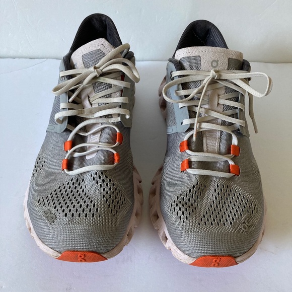 On running women’s athletic shoes with flaws - Picture 1 of 11